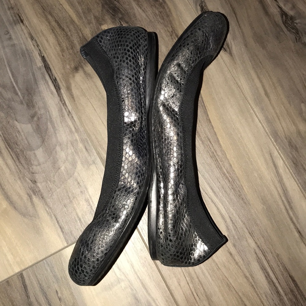 Stuart Weitzman Snakeskin Flat - image 4